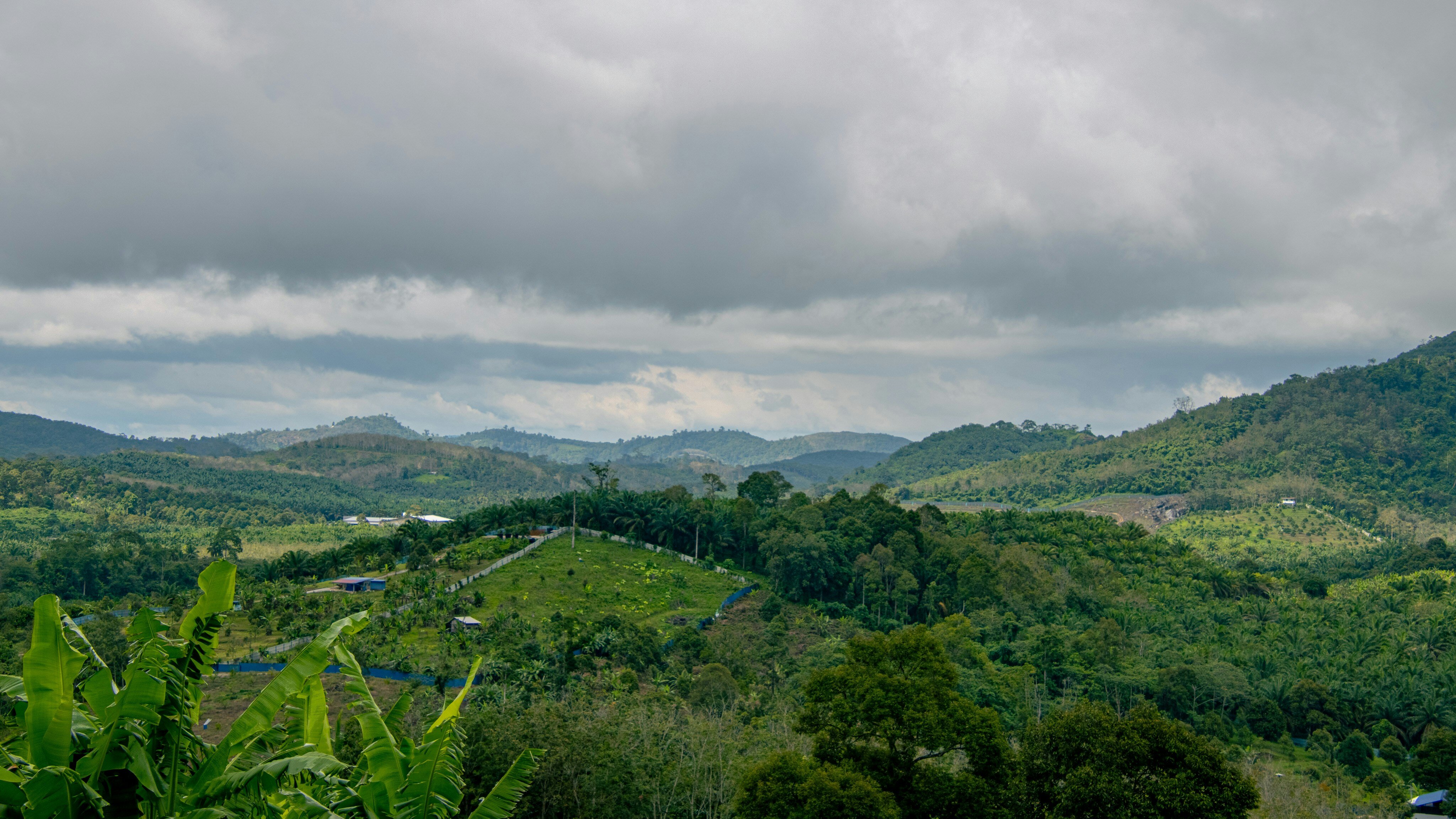 Scenic view over landscape in Raub, Pahang by Benjamin on Unsplash